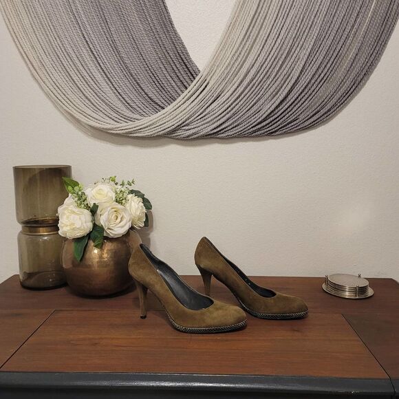 Stuart Weitzman Olive Suede Pumps Sz 9 - Picture 2 of 7